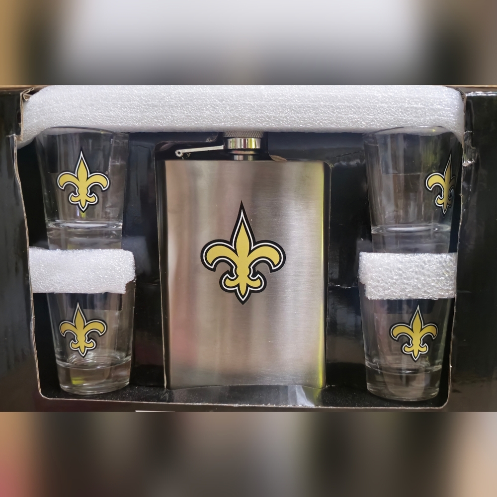 The memory company New Orleans Saints 5-piece flask set